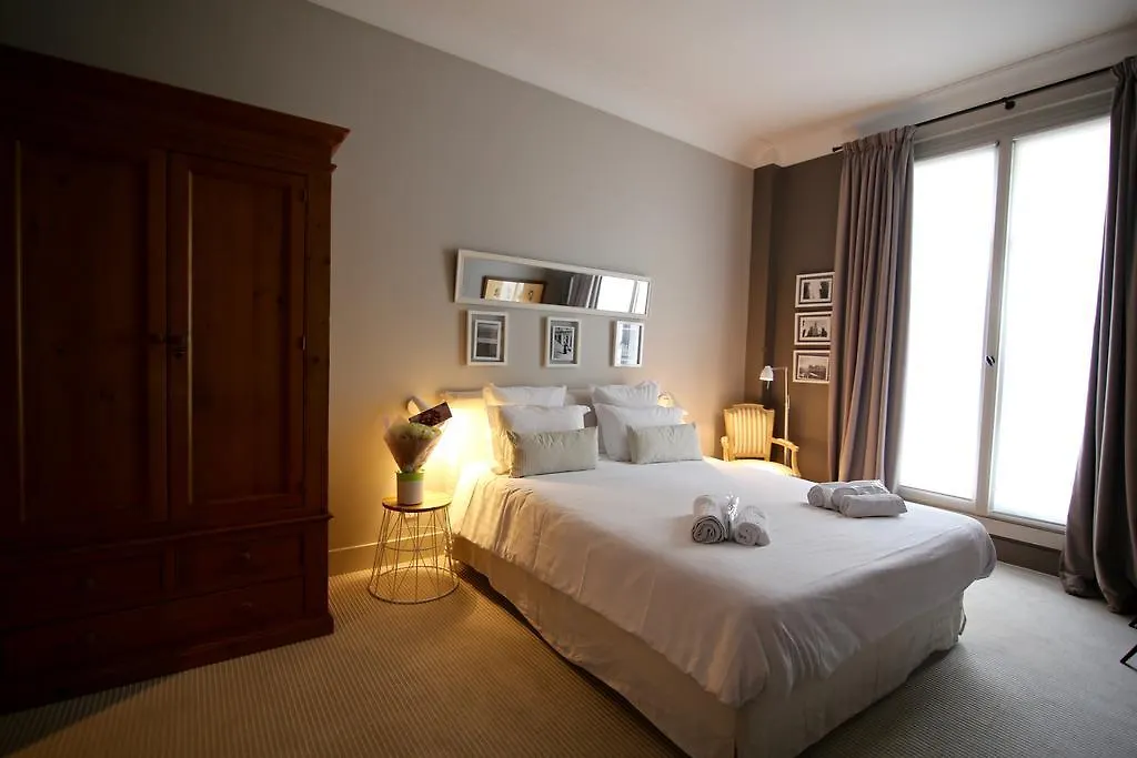 Bed & Breakfast Villa Du Square, Luxury Guest House Paris