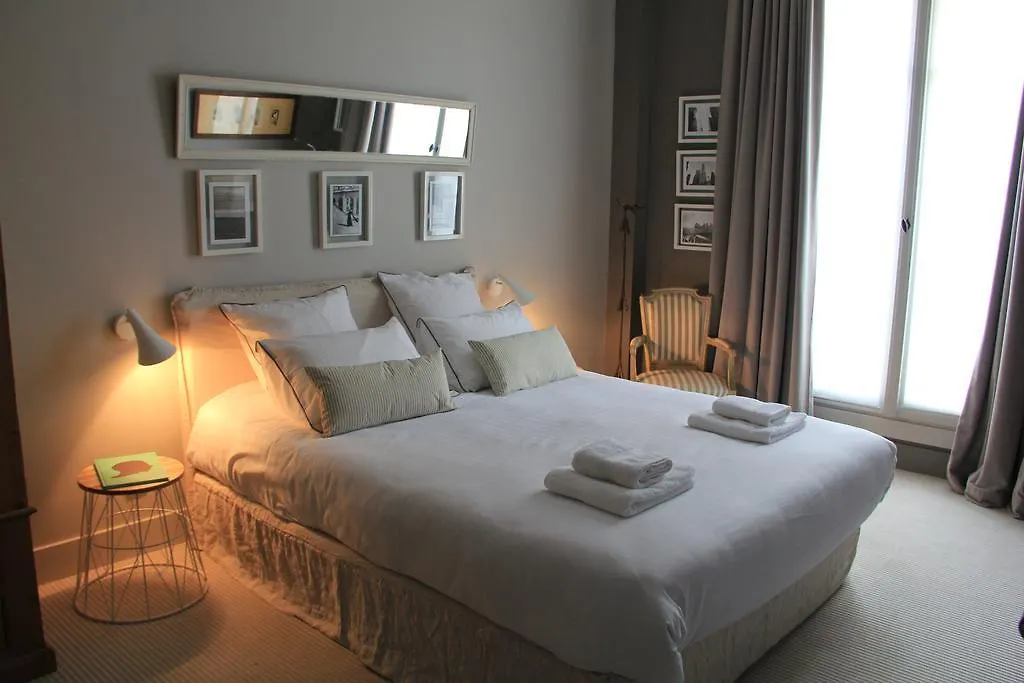 ** Bed & Breakfast Villa Du Square, Luxury Guest House Paris France