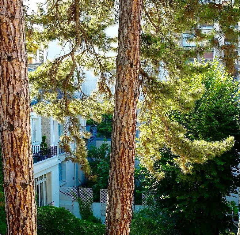 Bed & Breakfast Villa Du Square, Luxury Guest House Parigi