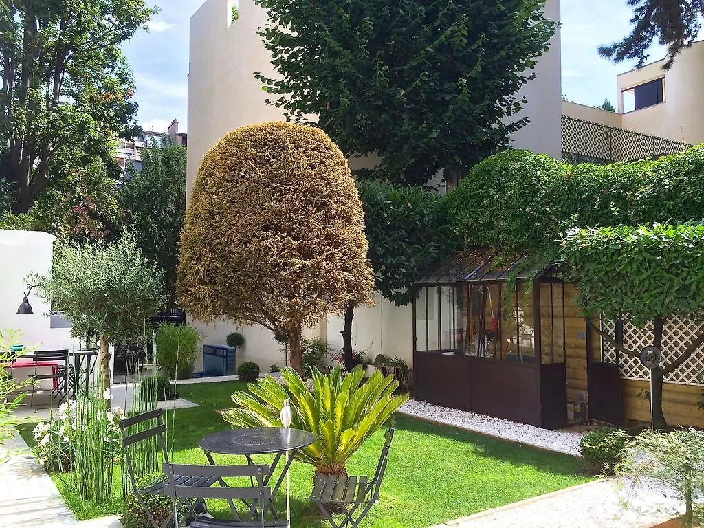Bed & Breakfast Villa Du Square, Luxury Guest House Parigi
